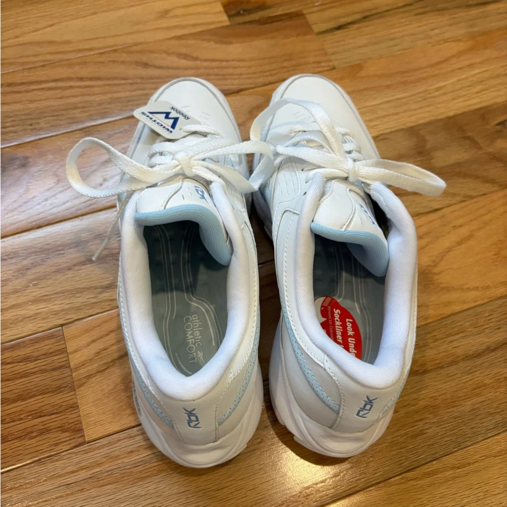 Reebok Women’s White Athletic Walking Shoes Size 7.5 NWT - Picture 3 of 5